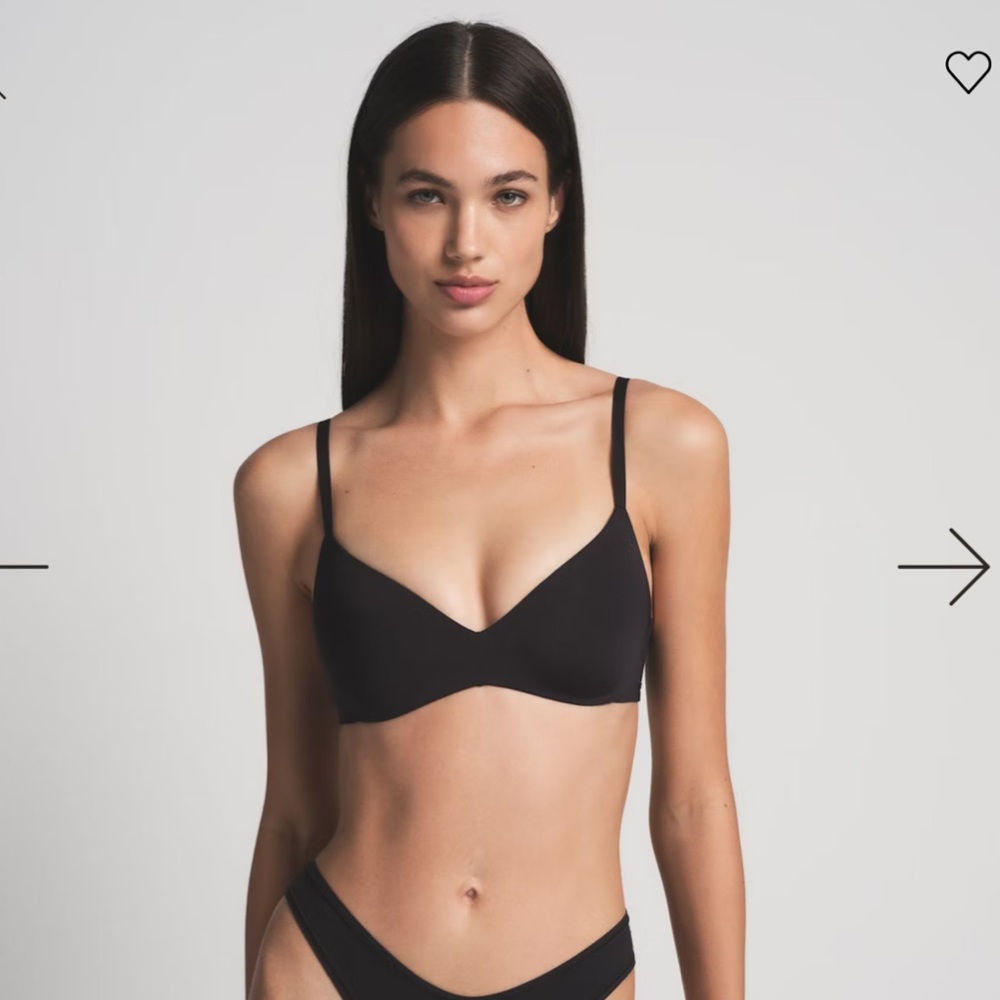 SKIMS Black Wireless Form Push-up Plunge Bra NWT